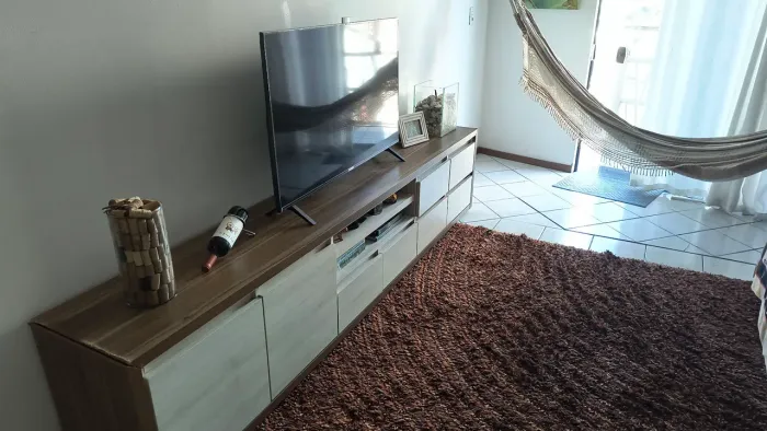 Vendo sala completa. Rack, Sofá retrátil e Tapete.