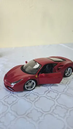 Miniatura Ferrari 488 GTB Bburago Escala 1:18