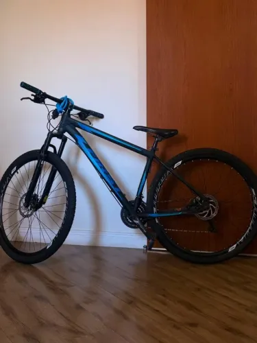 Bicicleta MTB Aro 29 - Freio a Disco - Ótimo Estado