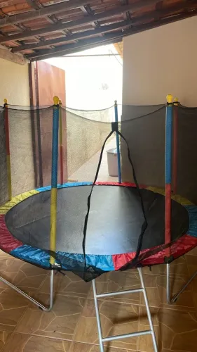 Cama elástica, piscina de bolinha, escorregador+ 700 bolinhas 