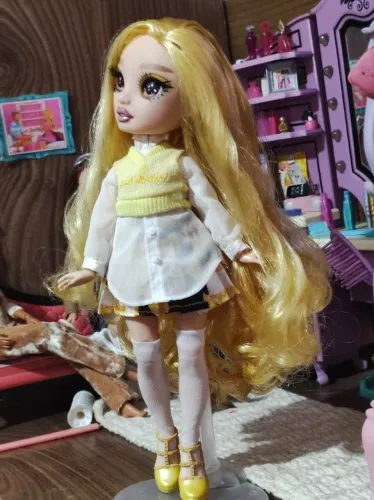 Boneca rainbow high linda