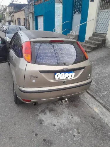 Ford Focus 1.8 16V 5P 2003