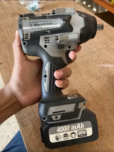 Chave de Impacto elétrica 700Nm 2 Baterias