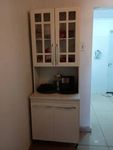 Cristaleira com balcão