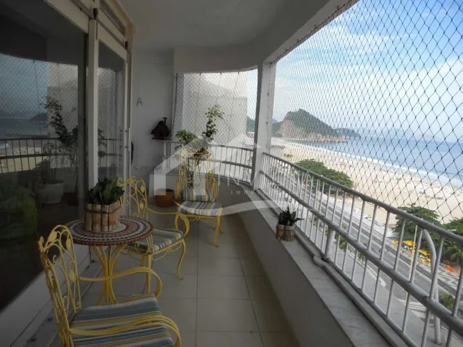 COBERTURA MARAVILHOSA DE 4 QUARTOS COM ESCRITÓRIO NA ATLÃNTICA, EM PRÉDIO ART DÉCO. PRÓXIM