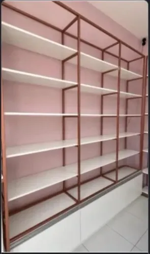 Estante em metalon e MDF para loja