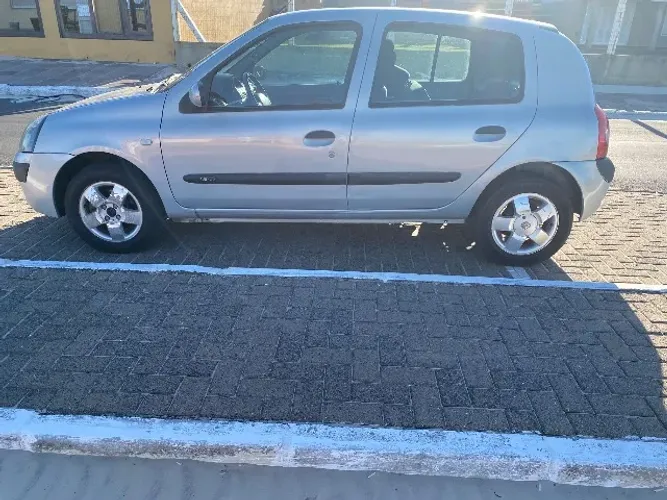 Renault Clio RT/ Privilège 1.6 16V 5P 2004