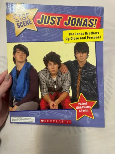 Livro vintage/ raro e importado "Just Jonas! The Jonas Brothers Up Close and Personal"