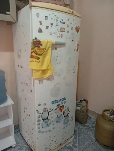 Vendo Geladeira Grande da Consul, Modelo antigo.