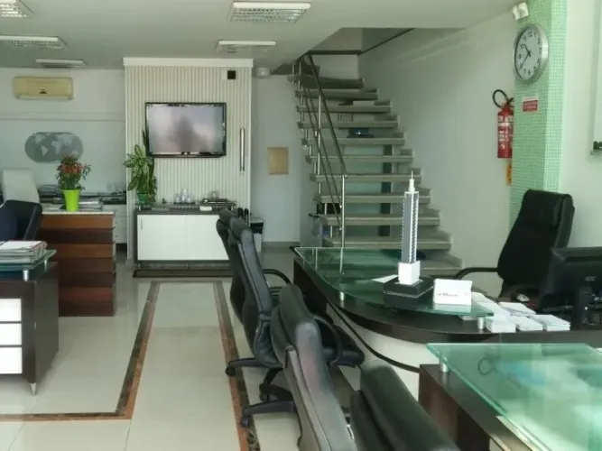 Excelente sala comercial frente Mar, na Av. Atlântica. estuda permuta