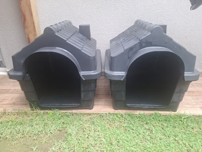 Vendo casa de cachorro tamanho médio de plástico teto removível