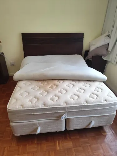 Cama box queen com cabeceira + colchão e pillowtop + 1 mesinha