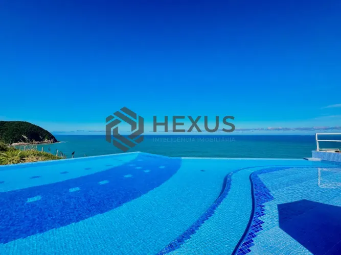 Apartamento Duplex reformado com varanda vista mar e lazer a 350m da praia na região do To