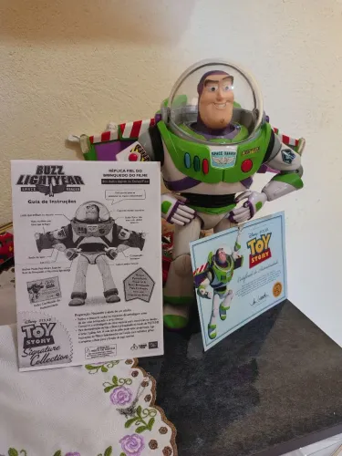 buzz lightyear signature collection em português ler descrição!!!