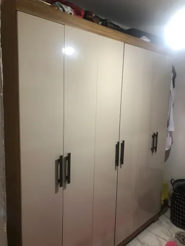 Vendo guarda roupas em perfeito estado