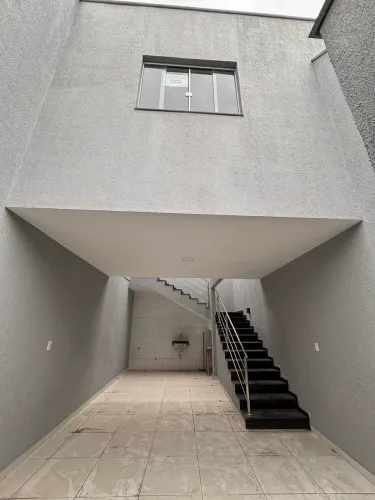 Casa com 3 quartos na Av. do bairro Sir