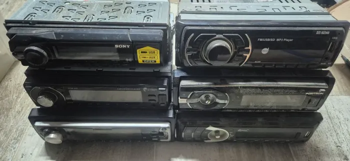 Lote com 6 aparelhos de automotivos (dvd, mp3 player, etc) no estado, nao foram testados 