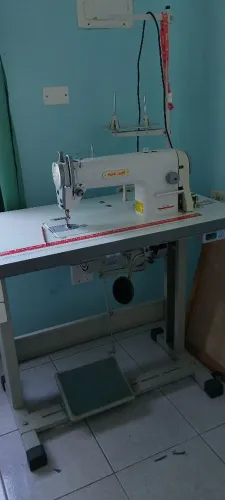 Máquina reta industrial, pouco tempo de uso. Bem conservada.R$1.350,00