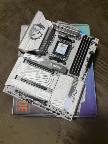 Placa Mãe MSI X870e Edge TI Wi-Fi - Am5 (Usada)