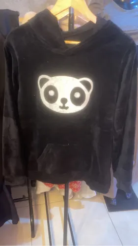 Vendo casaco canguru de pelo com estampa com urso