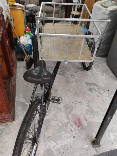 Triciclo de carga seminovo 