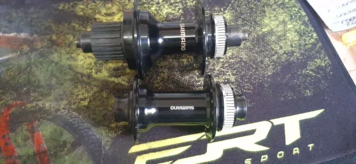 Par de cubos shimano