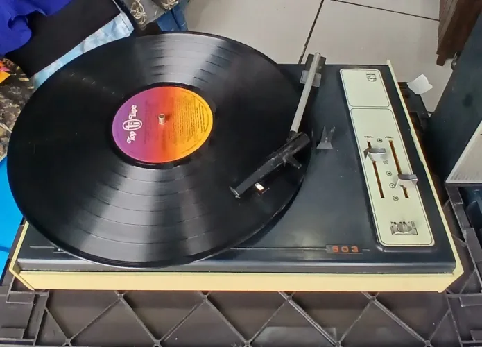 Universo Mágico Brechó Vende vitrola philips 503