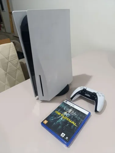 Vendo PS5 Fat bem conservado, acompanha 1 controle, 1 jogo e todos os cabos