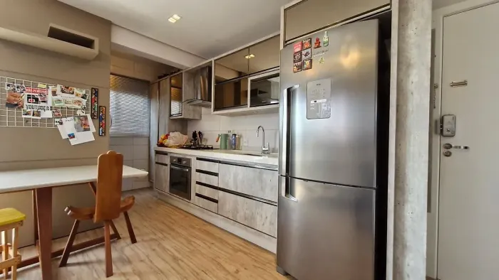 Apartamento MOBILIADO com 57m², 2 dormitórios e 2 sacadas no Aririú
