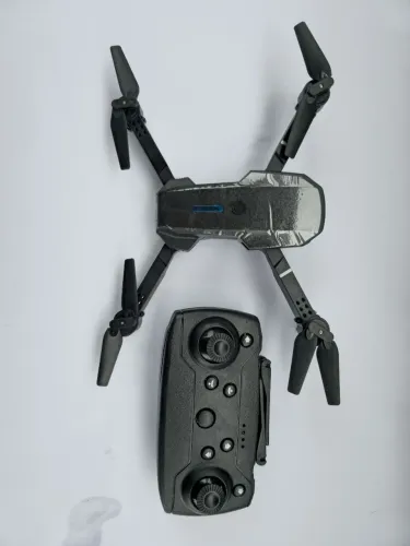 Drone E88 com 2 câmeras bateria recarregável.