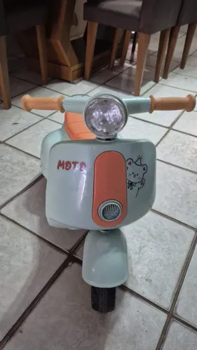 ? TRICICLO INFANTIL ELÉTRICO VESPA SCOOTER 6V À VENDA! ?