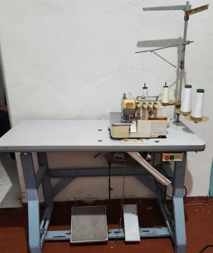 Máquina interlock industrial YAMATA 