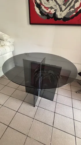 Mesa redonda 1m toda em vidro fumê - Design moderno