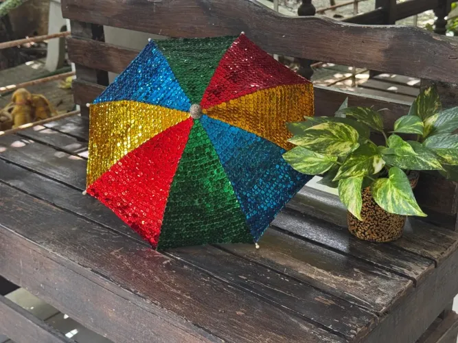 Sombrinha de frevo com lantejoulas 