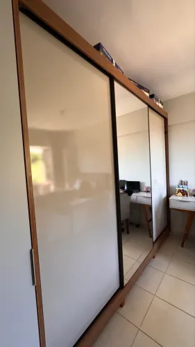 Guarda roupa 100 % MDF um grande e um médio.