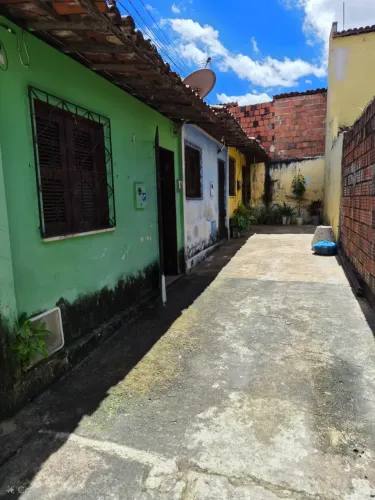Alugo Casa de Vila com 2 quartos 1 banheiro, sala e área de serviço
