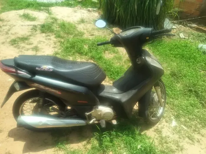 moto bem conservada , quase não ando com essa moto.