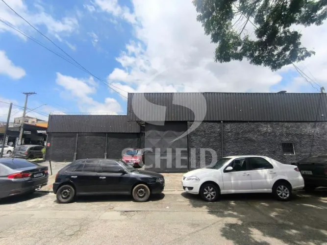 Salão comercial de esquina, a apenas 80 metros da Avenida Cupecê