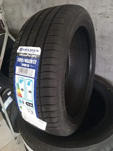 Pneus Delmax 205/45 Aro 17