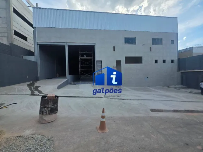 Galpão com 1300 m² no bairro do Comércio - Contagem/MG