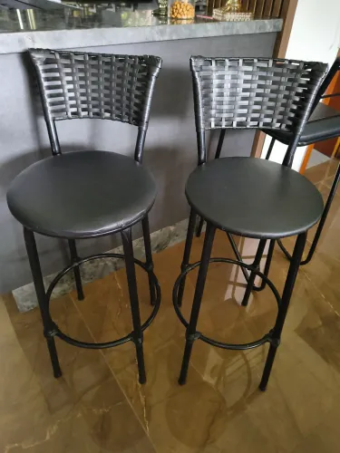 Duas banquetas promoção