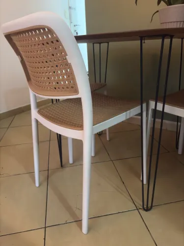 MESA DE JANTAR E 4 CADEIRAS EMPILHAVEIS CONJUNTO