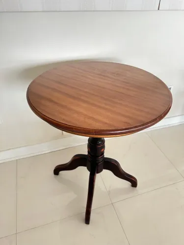 Mesa Lateral com 02 cadeiras clássico