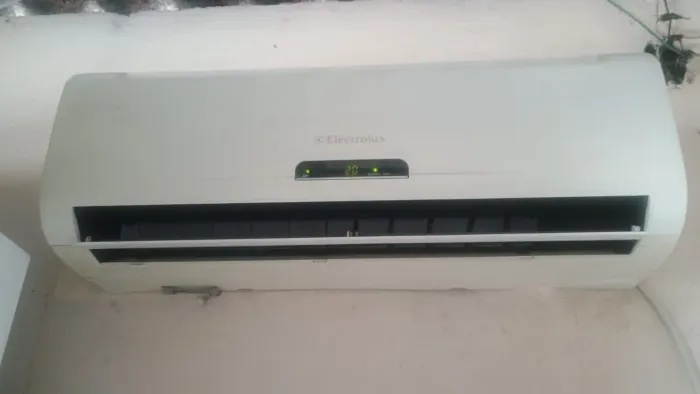 Ar condicionado 9mil BTUs 4 meses de GARANTIA!!leia a descrição!!!