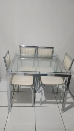 Conjunto Mesa de Vidro Cromada + 4 Cadeiras Estofadas