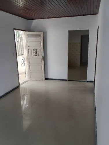 ALUGA-SE CASA - 1º ANDAR | PARIPE<br>