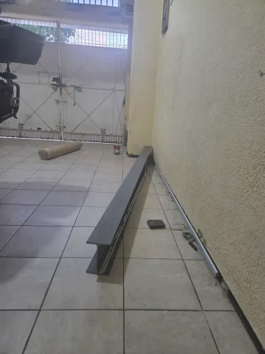 Vendo um trilho de 2 50 dois metros e cinquenta