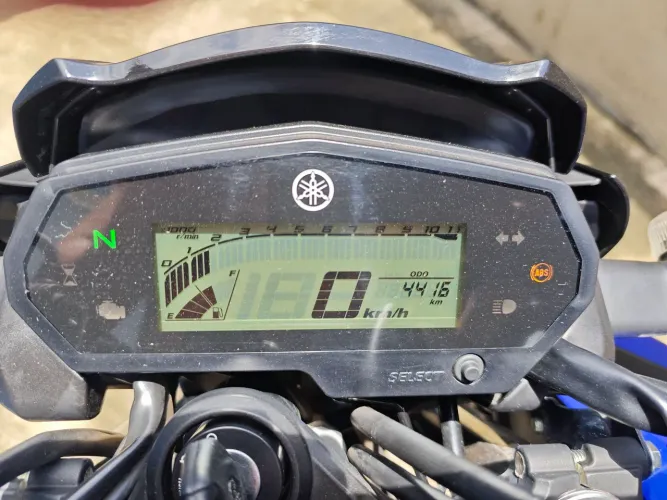 Fazer 250 zerada praticamente 