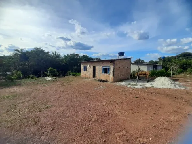 Chácara a 27 Km de Senador Canedo, com 5.000 m² + 48 metros de área de preservação. 