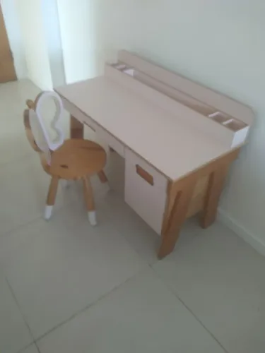 Mesa para criança estudar